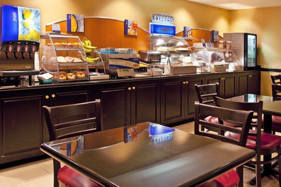 Holiday Inn Express & Suites Columbus East - Reynoldsburg By Ihg Restaurant bilde
